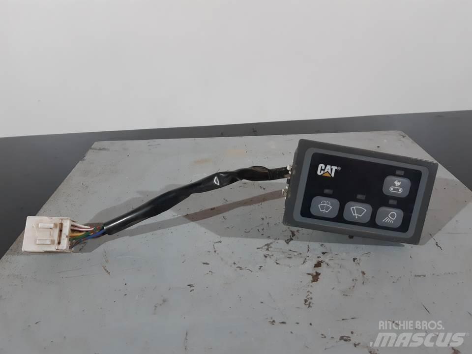 CAT 318C Cabins and interior