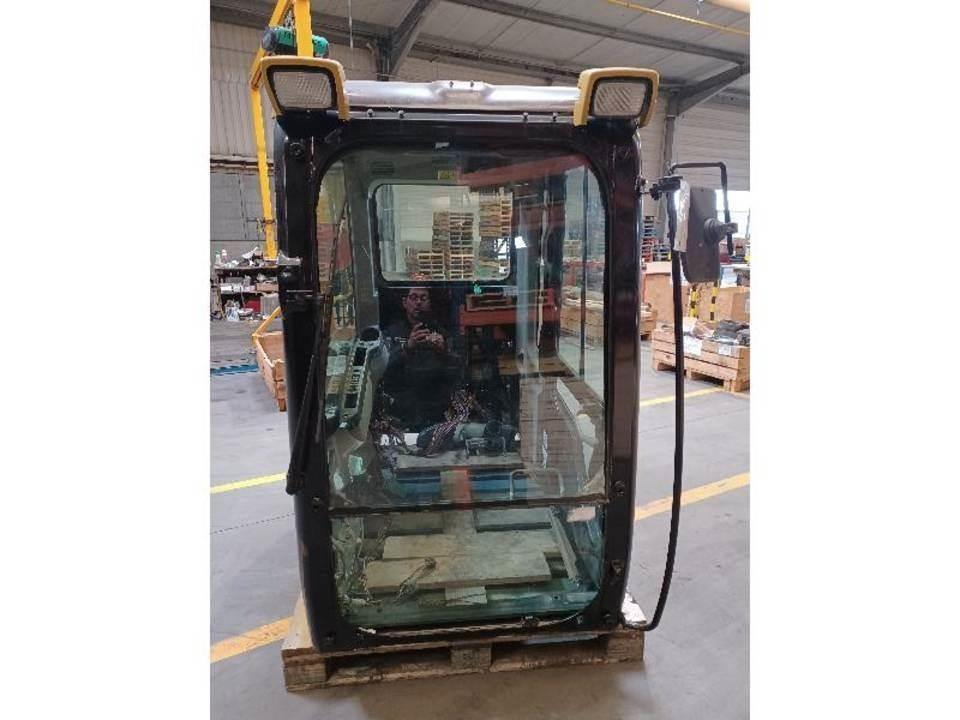 CAT 320DL Cabins and interior