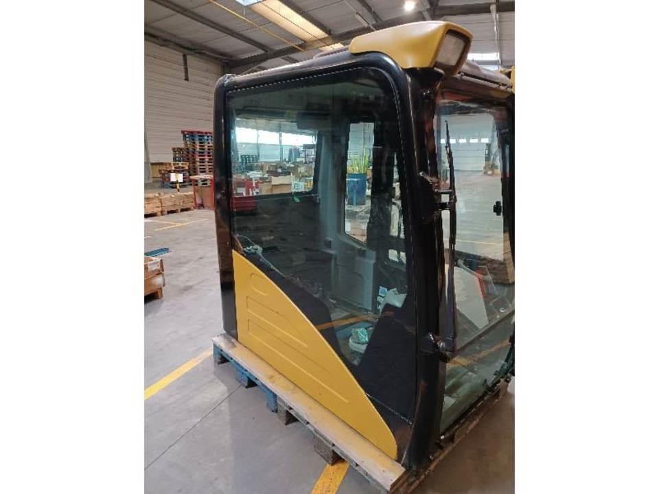CAT 320DL Cabins and interior