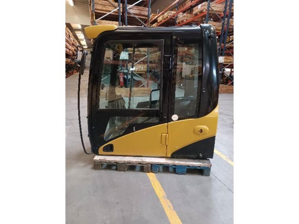CAT 320DL Cabins and interior