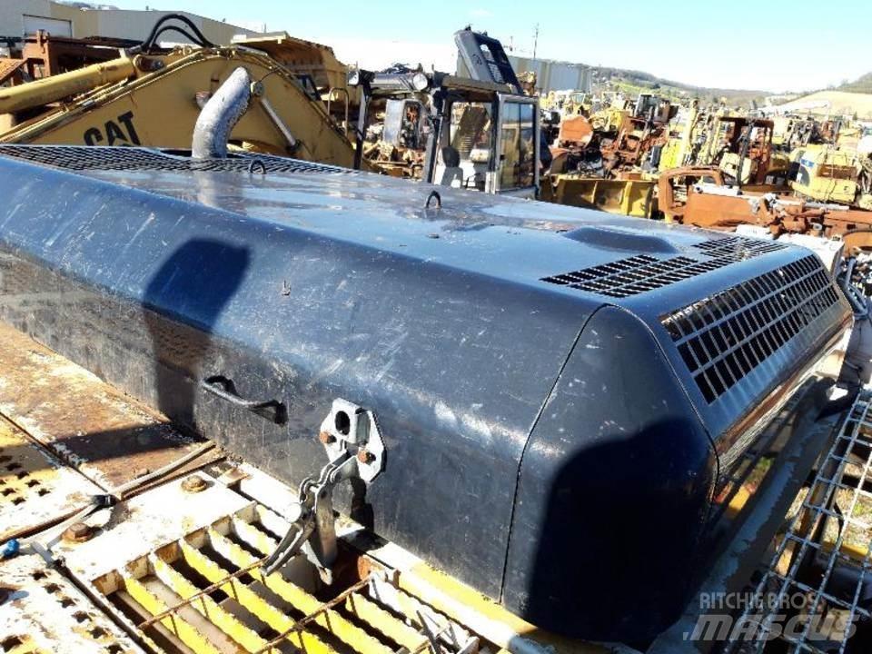 CAT 325LN Cabins and interior