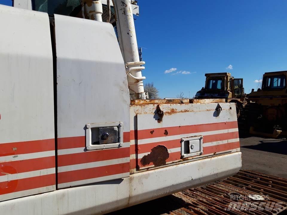 CAT 325LN Cabins and interior