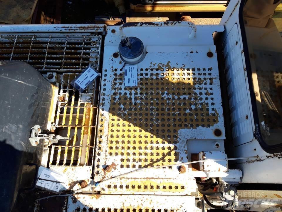CAT 325LN Cabins and interior