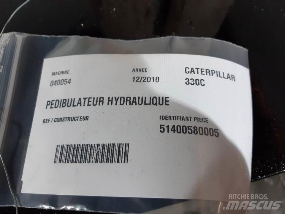 CAT 330C Cabins and interior