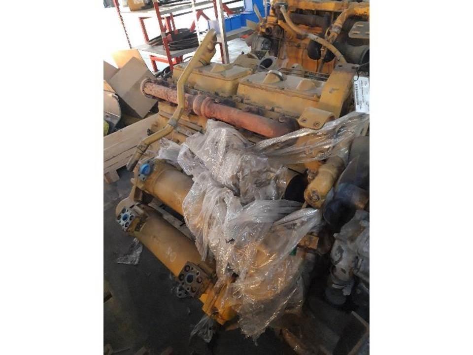 CAT 775B Engines