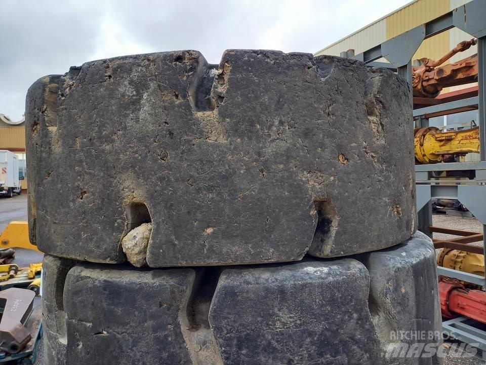 CAT 924H Tracks, chains and undercarriage