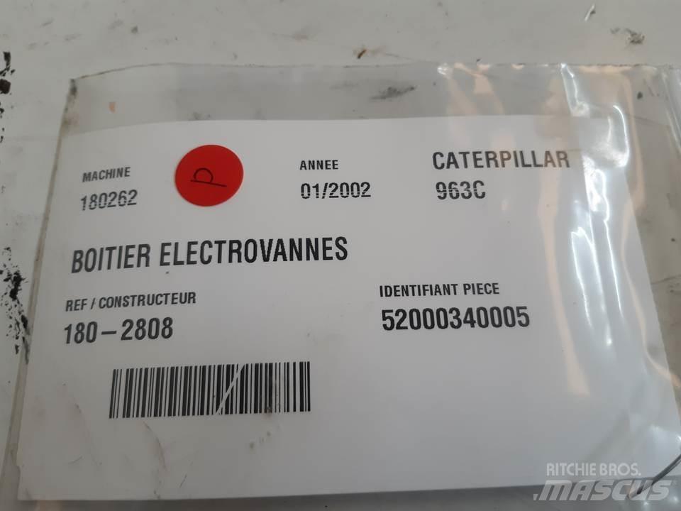 CAT 963C Cabins and interior