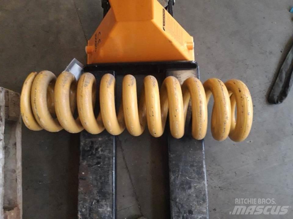 CAT D7F Tracks, chains and undercarriage