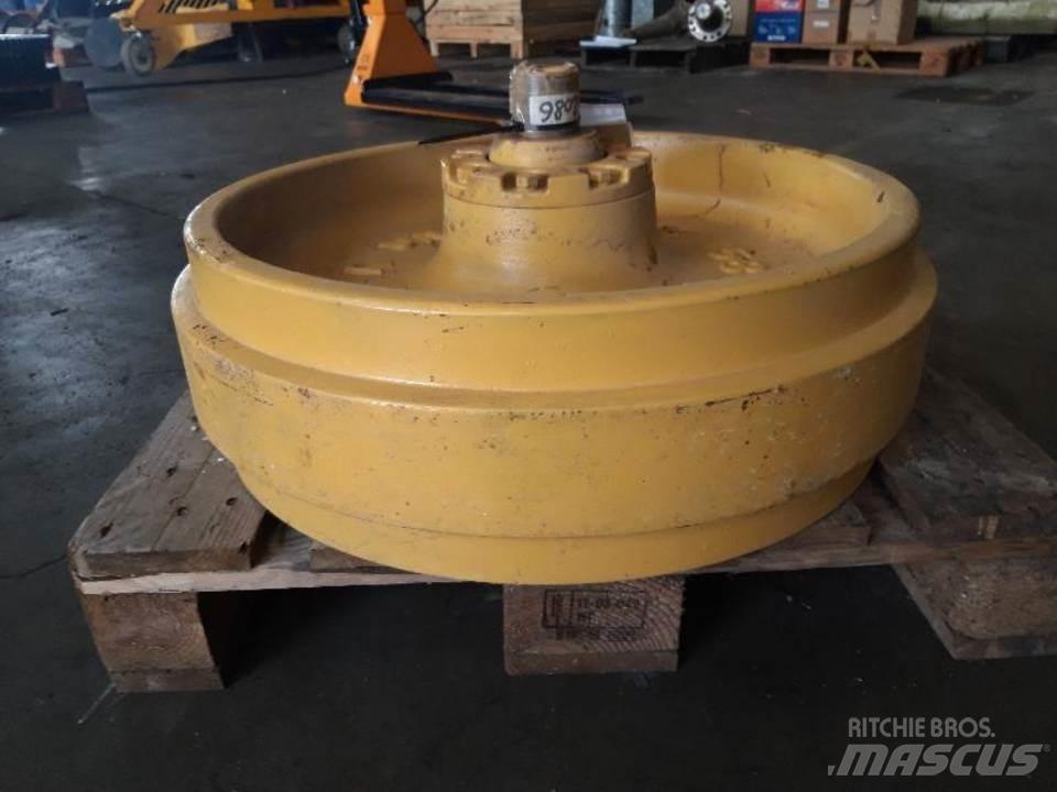 CAT D7R Tracks, chains and undercarriage