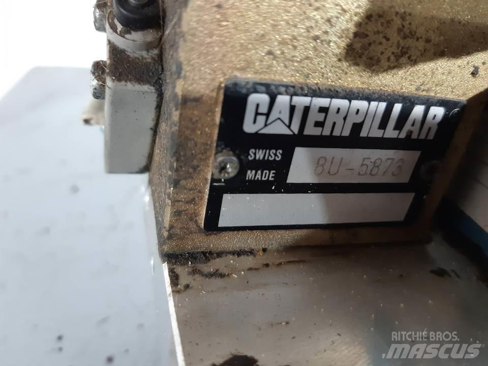 CAT M318 Cabins and interior