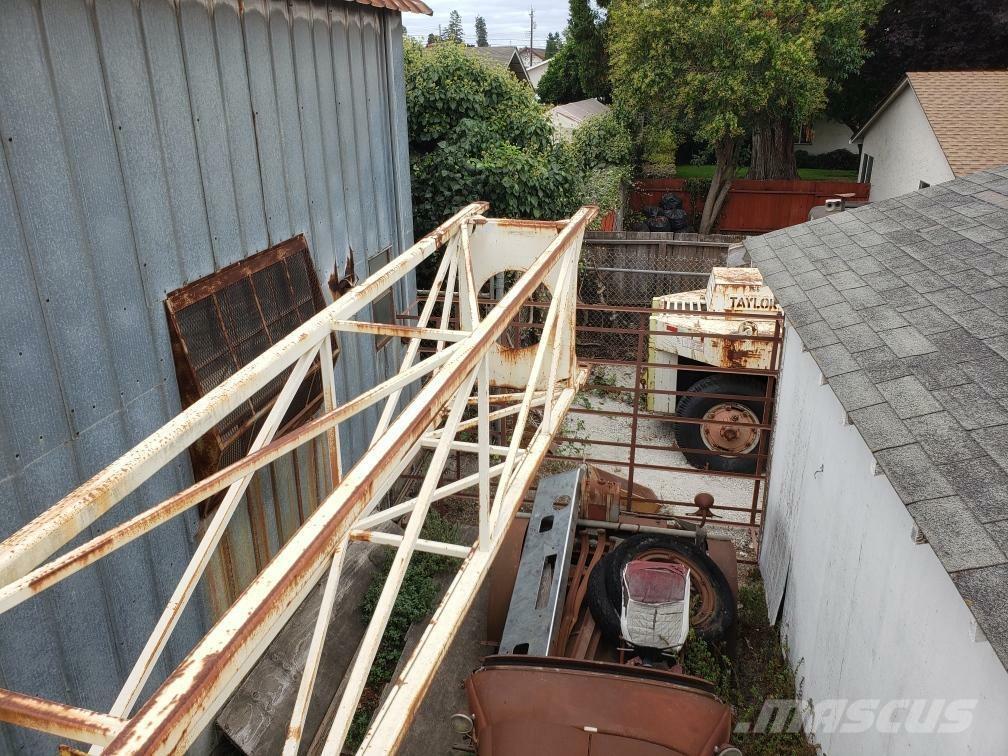 Lorain  Booms and arms