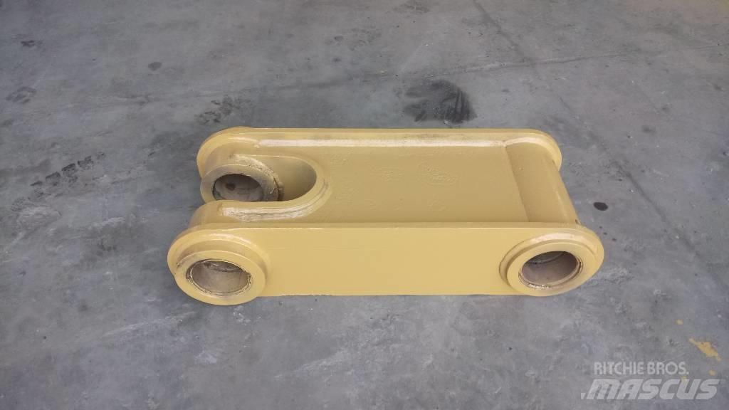 CAT 245 Chassis and suspension