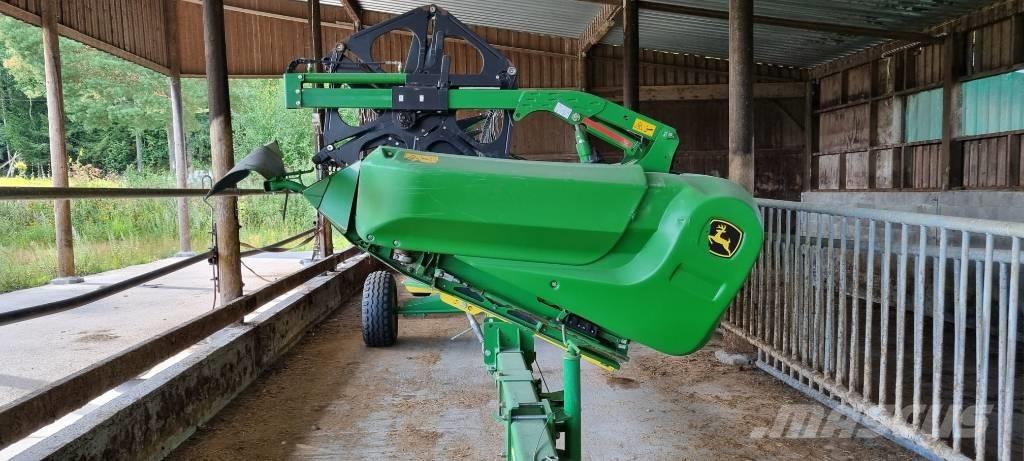 John Deere 625 X Combine harvester heads