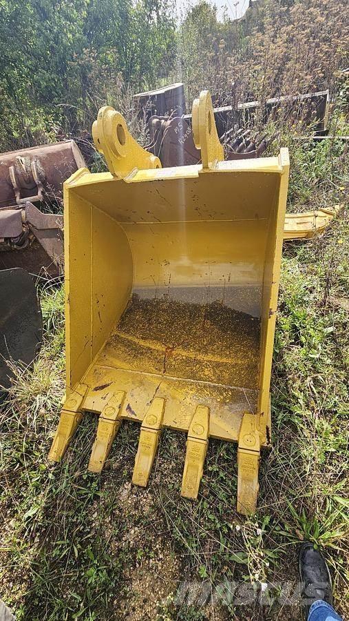 Komatsu PC200 Buckets