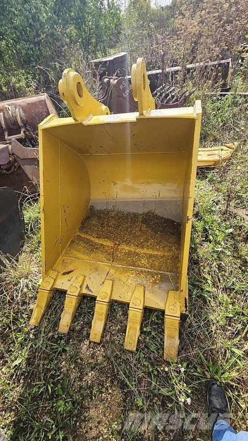 Komatsu PC200 Buckets