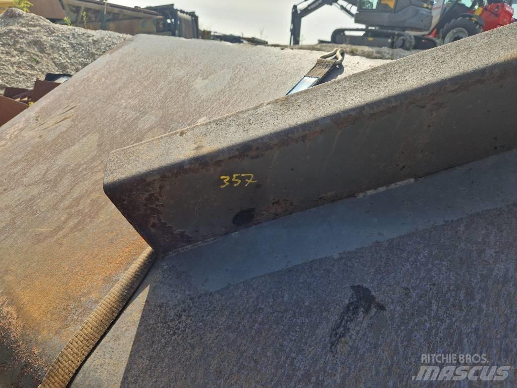 Volvo L 180 Buckets