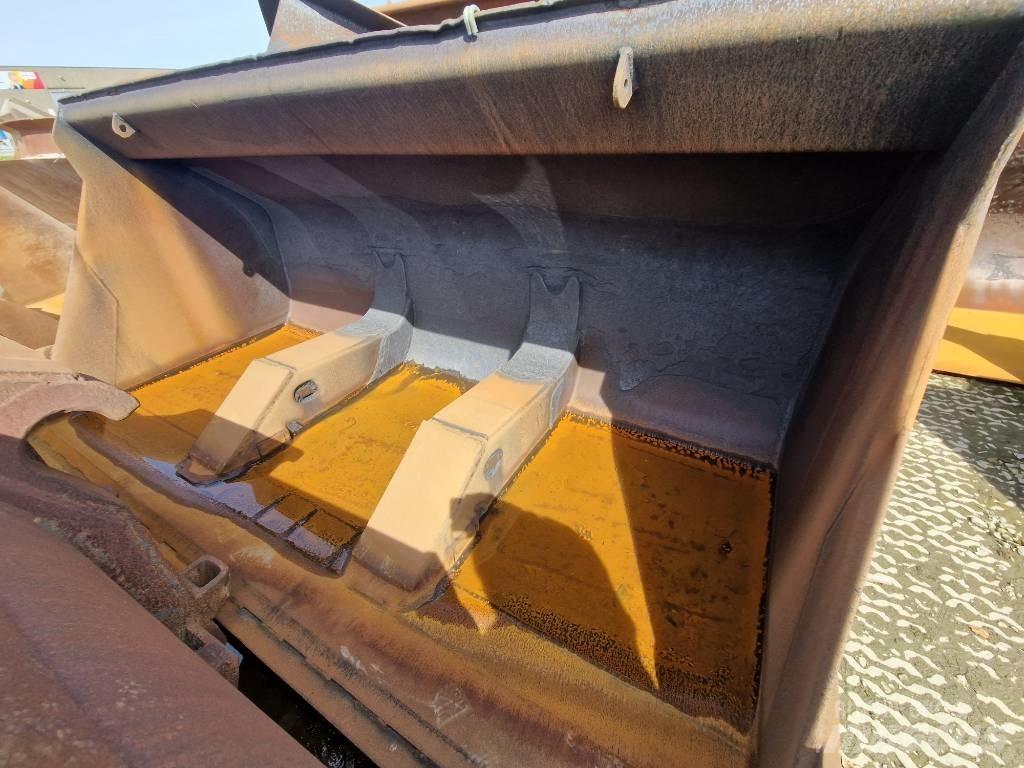 Volvo L 180 Buckets