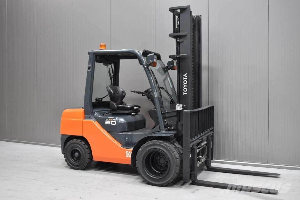 Toyota 02-8FDF30 Diesel trucks
