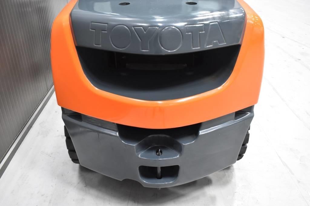 Toyota 02-8FDF30 Diesel trucks