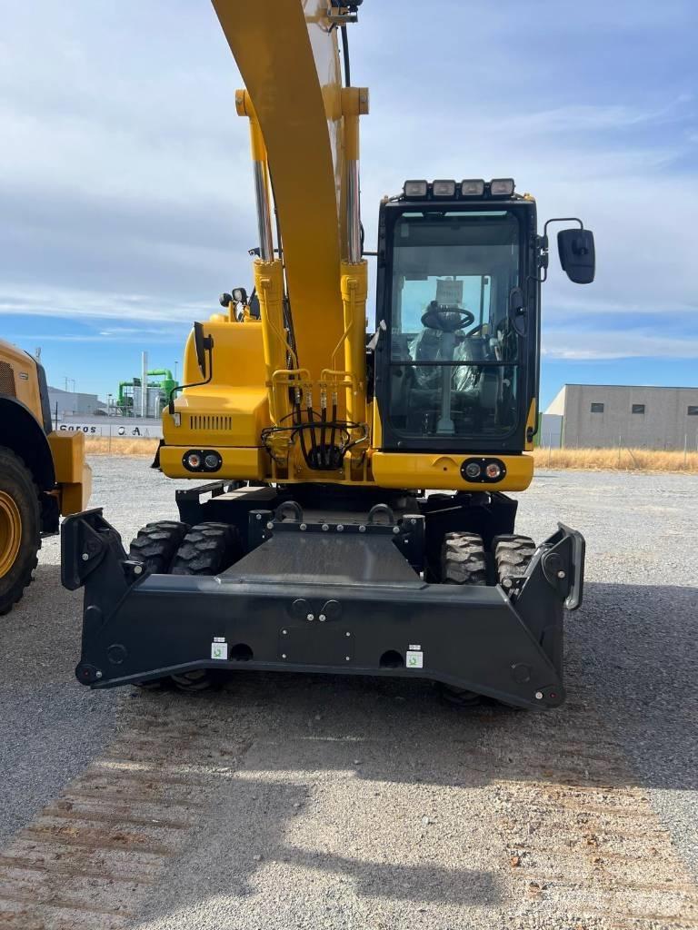 Komatsu PW 180 Wheeled excavators