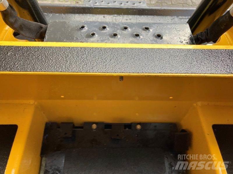 Gehl RT105 Skid steer loaders
