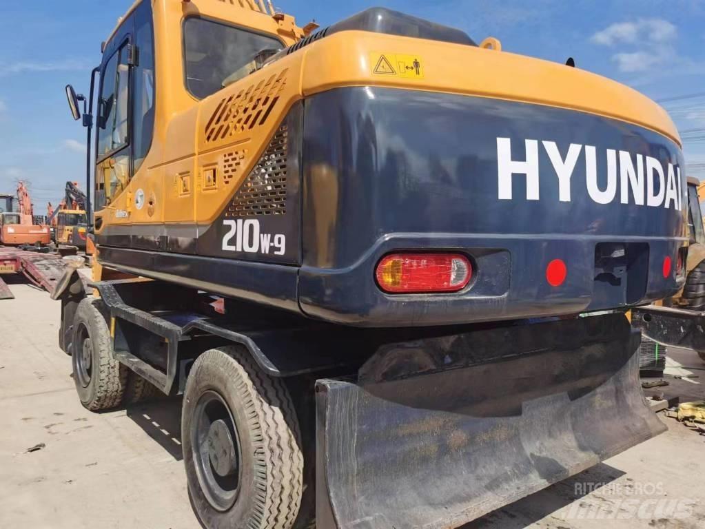 Hyundai R210W-9 Wheeled excavators