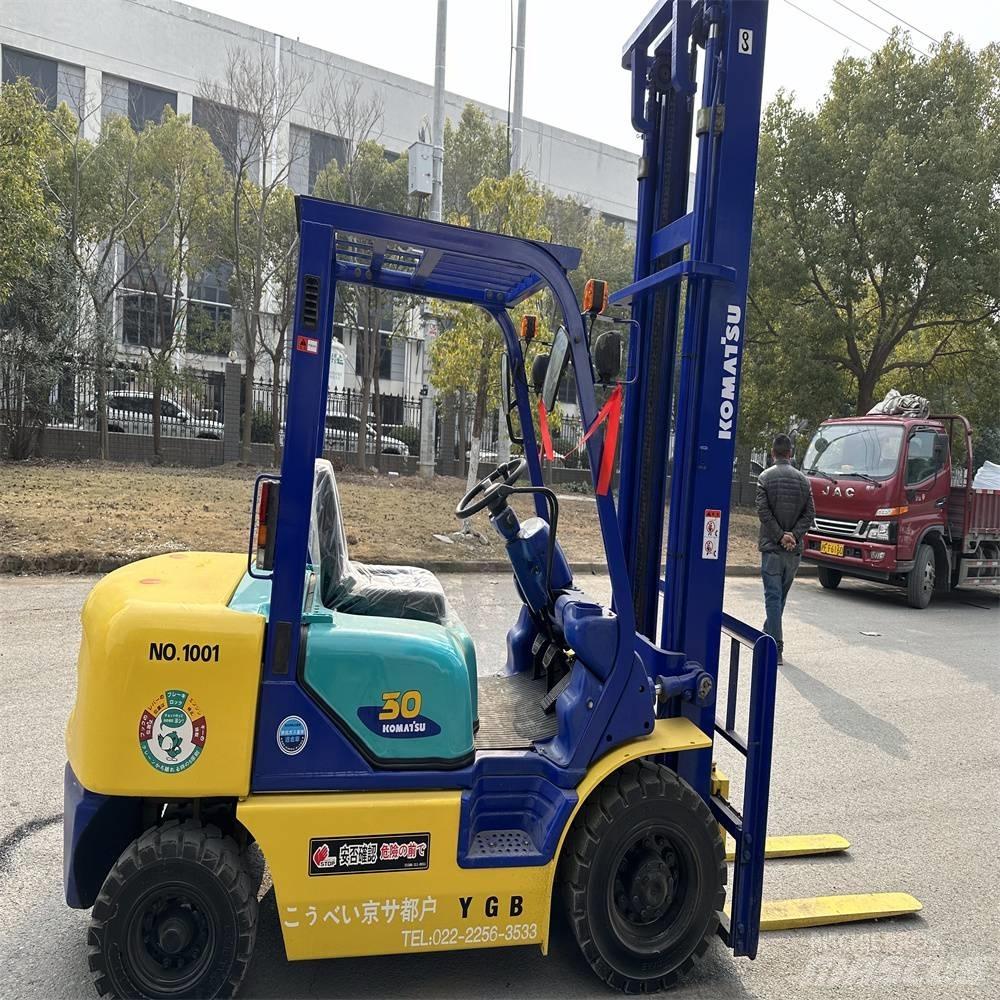Komatsu FD30-14 Diesel trucks