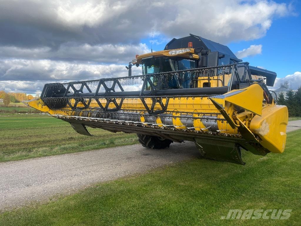 New Holland CX 8080 Combine harvesters
