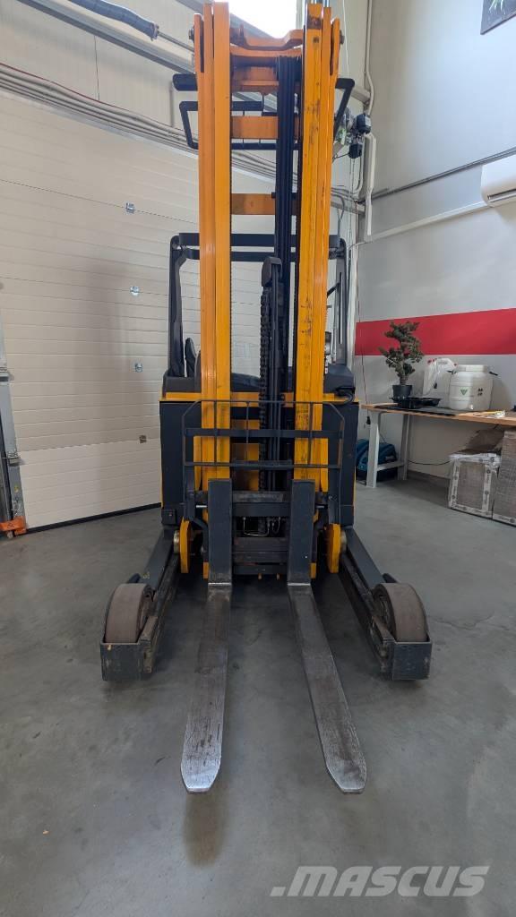Jungheinrich ETV 325 Reach truck