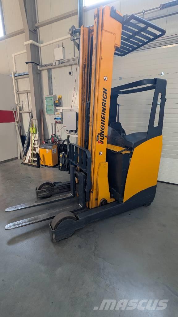 Jungheinrich ETV 325 Reach truck