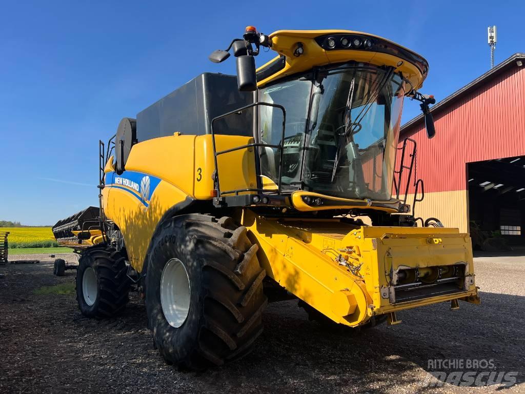 New Holland 8.85 Combine harvesters