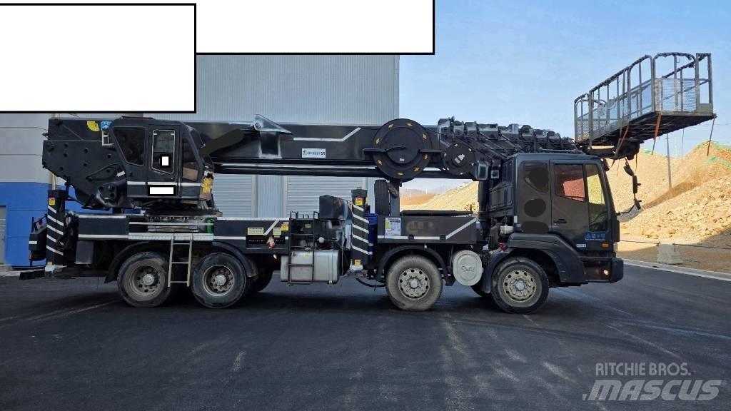 Horyong SKY750 Truck mounted platforms