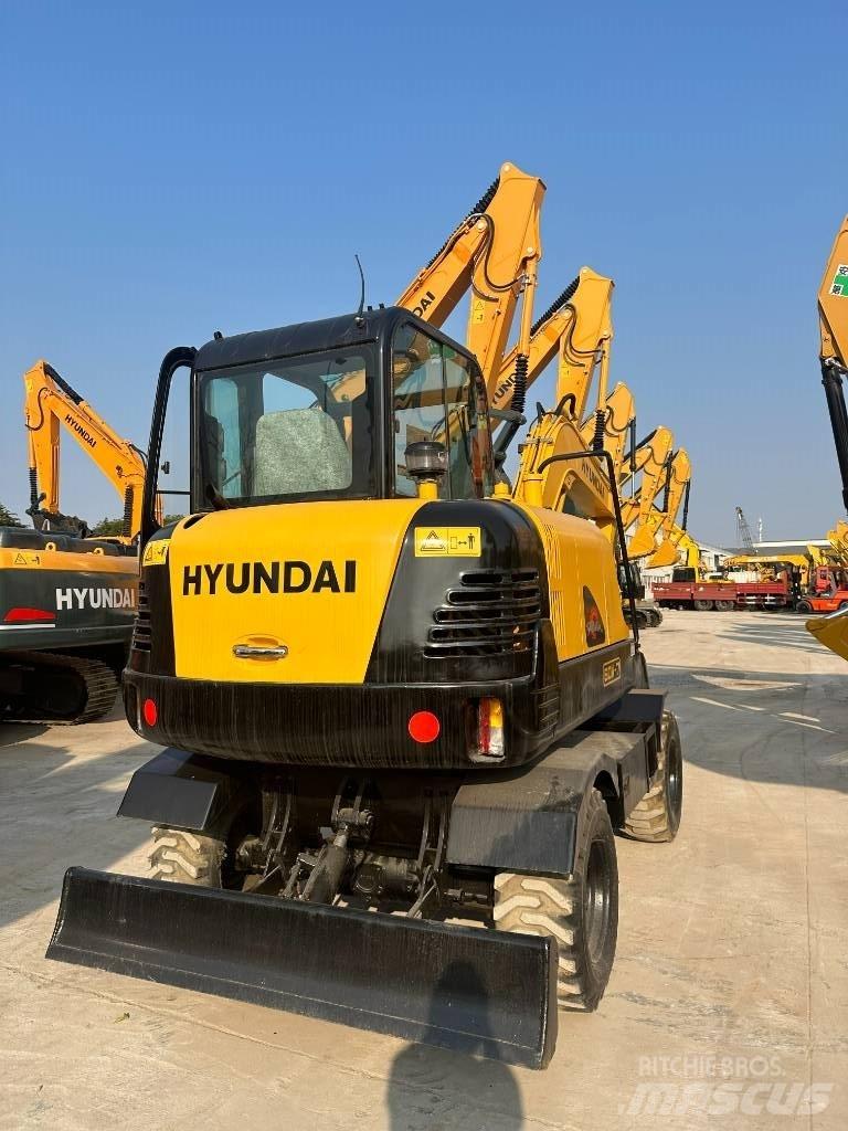 Hyundai Hyundai60W-7 Wheeled excavators