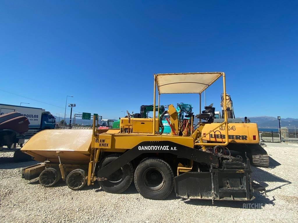 Blaw-Knox DF 90D Asphalt pavers