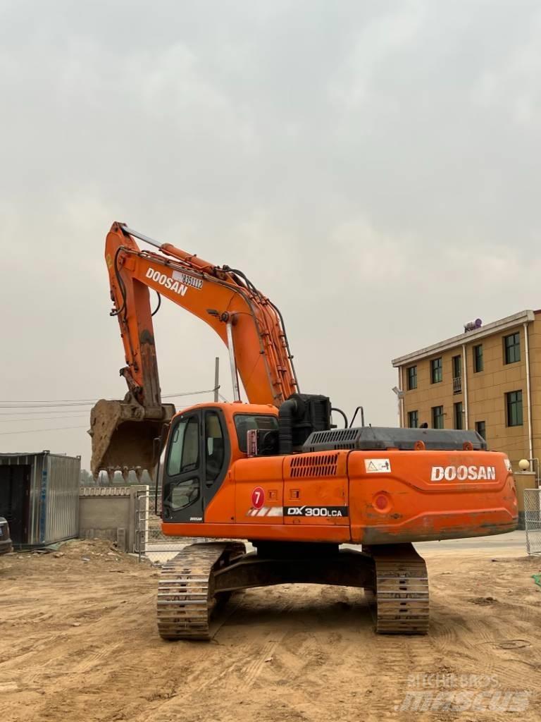 Doosan DX300LCA Crawler excavators