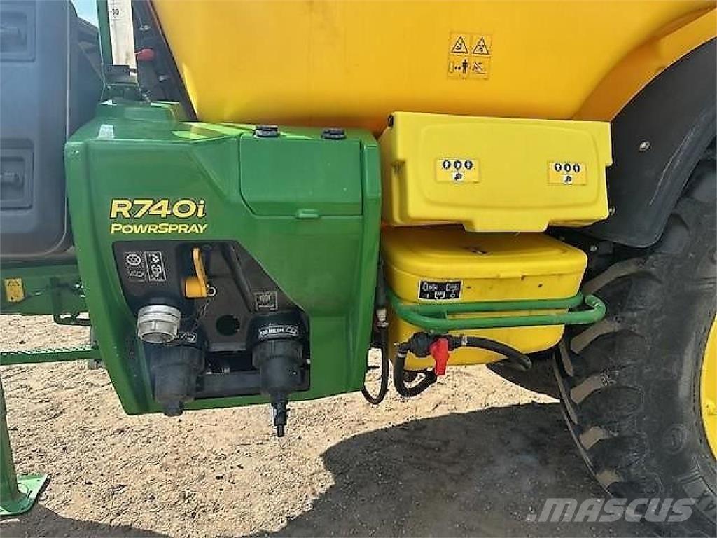 John Deere R740i Trailed sprayers