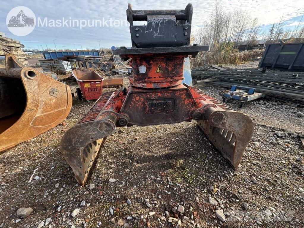 NPK DC-25 Grapples