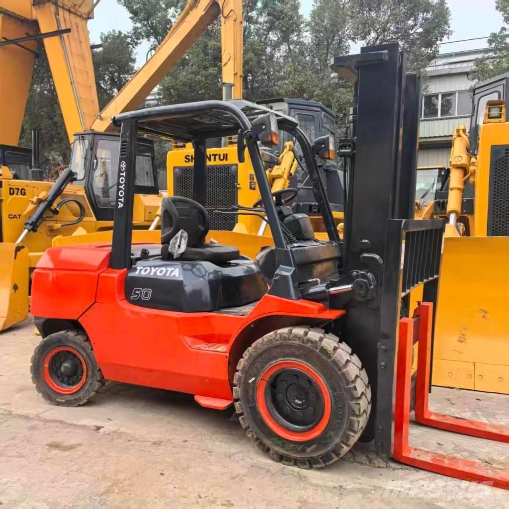 Toyota 7FD50 Diesel trucks