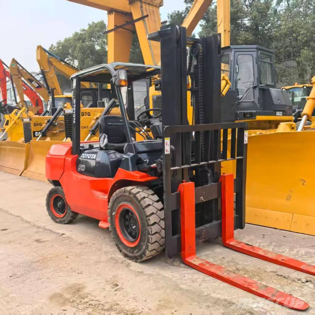 Toyota 7FD50 Diesel trucks