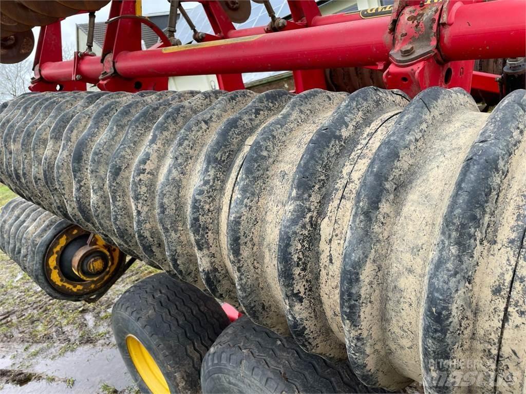 Väderstad CR 820 Farm machinery