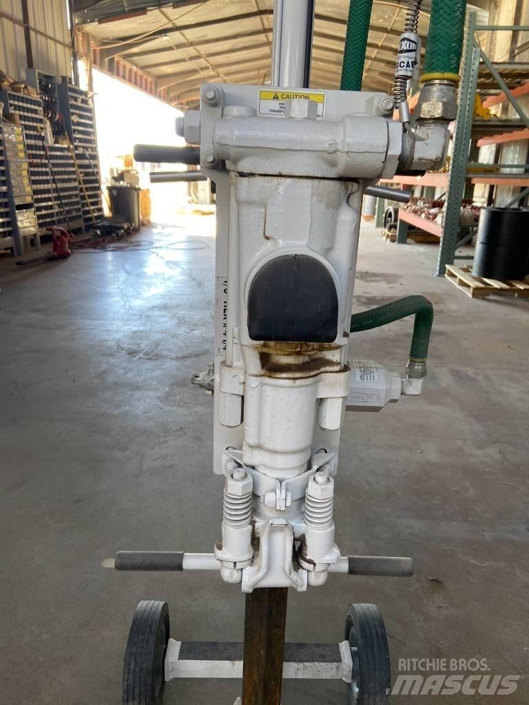  Minnich Hornet Concrete accessories
