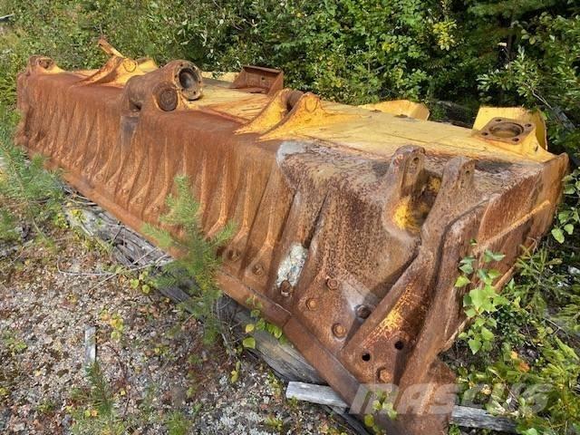 Komatsu D 155 AX Blades