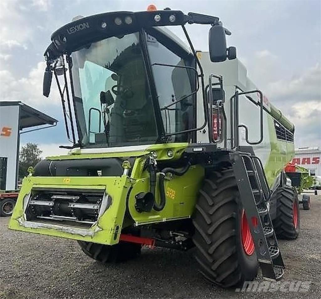 CLAAS Lexion 7400 Combine harvesters