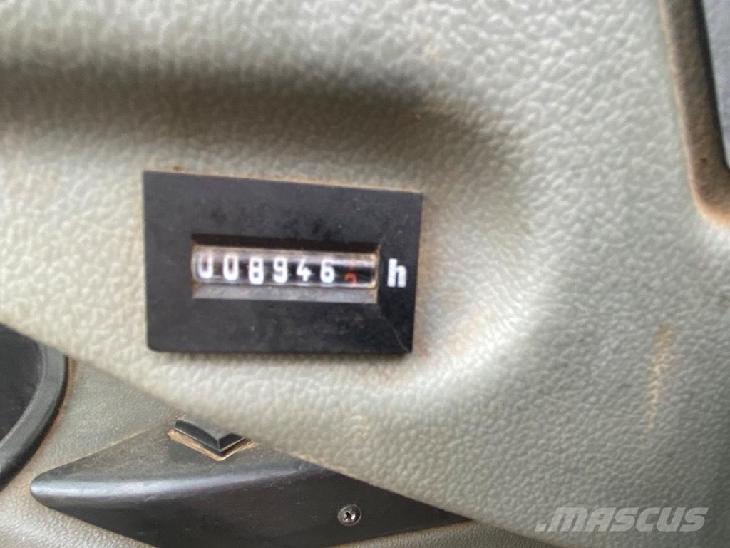 Liebherr R 922 Crawler excavators