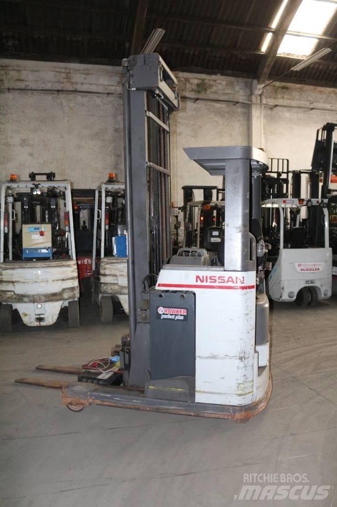 Nissan UNS 160 Reach truck