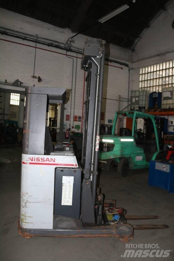 Nissan UNS 160 Reach truck