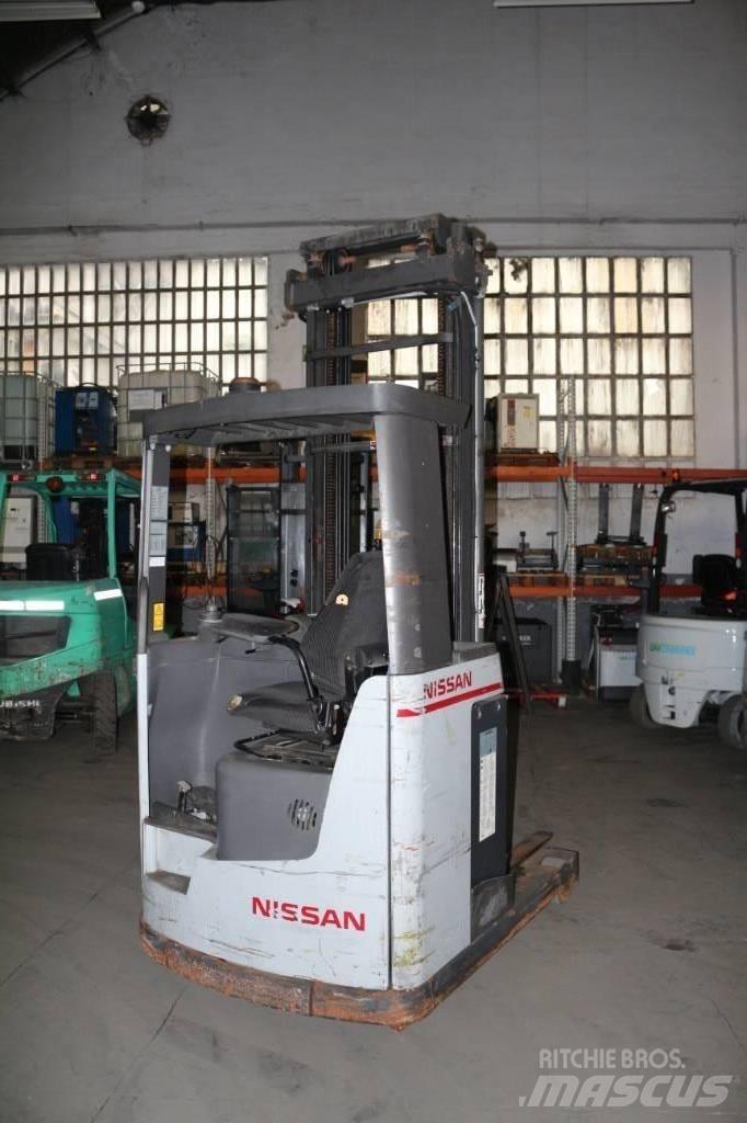 Nissan UNS 160 Reach truck