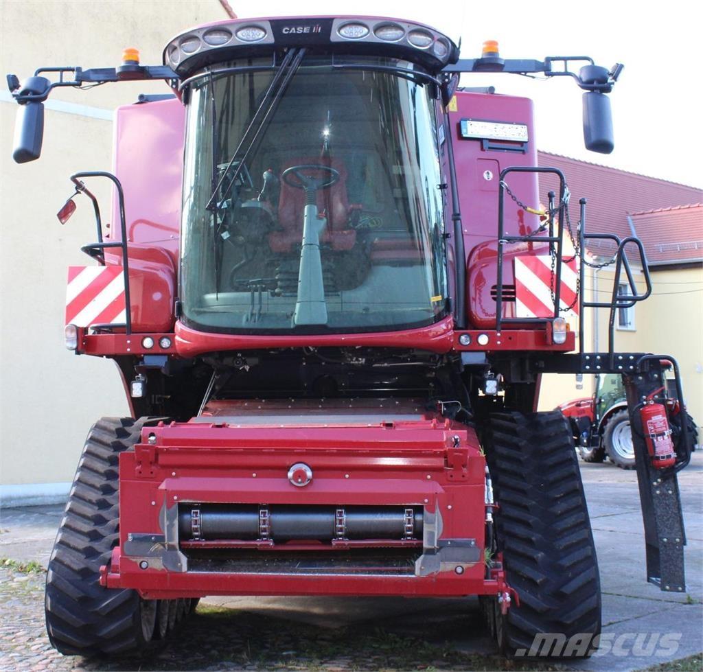 Case IH AF 8250 Combine harvesters