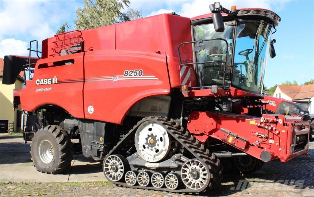 Case IH AF 8250 Combine harvesters