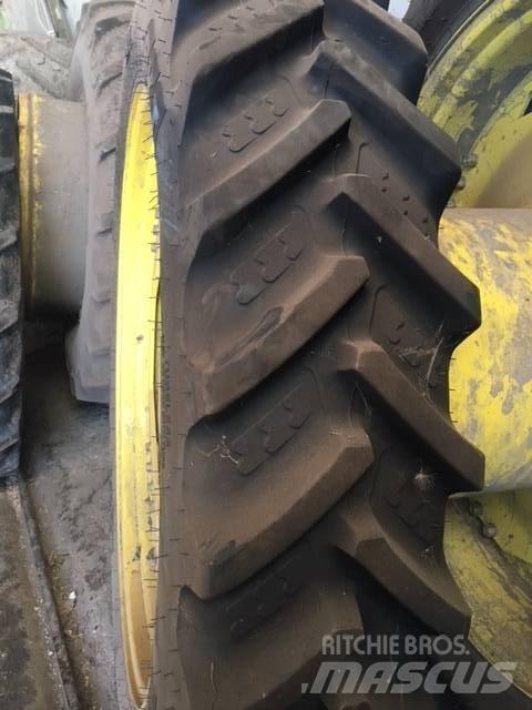 John Deere 6820 Tyres, wheels and rims